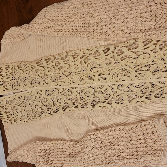 Chicos cardigan Sweater with crochet lattice down the middle. Size 00 - Picture 7 of 12